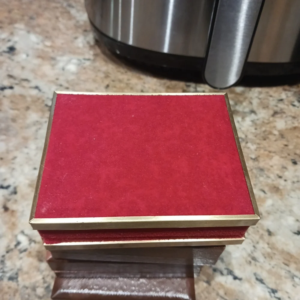 Vtg Tivoli Red & Black Enamel Casino Dice Cufflinks w/Tie Pin In Original Box.